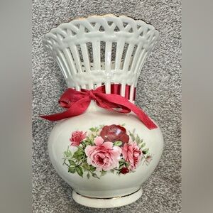 1980’s Formalities Victorian Rose Lattice Vase by Baum Bros. EUC